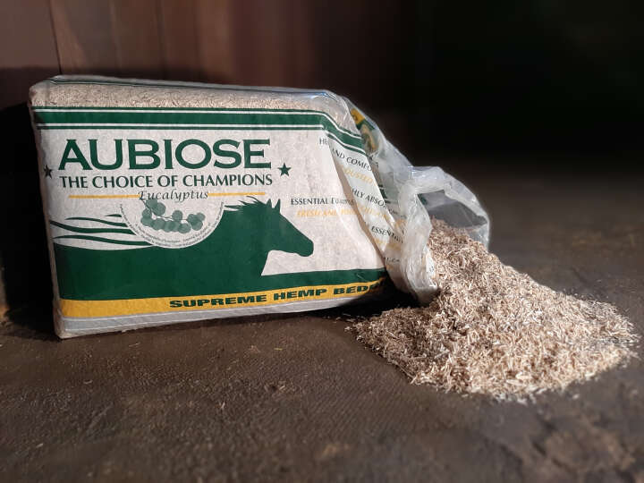 AUBIOSE Hanfeinstreu mit Eukalyptus für Pferde